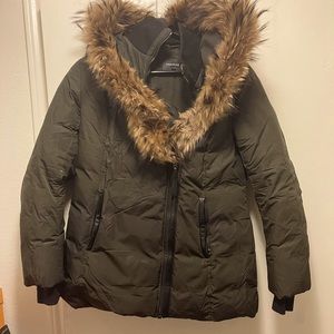 Hunter green mackage